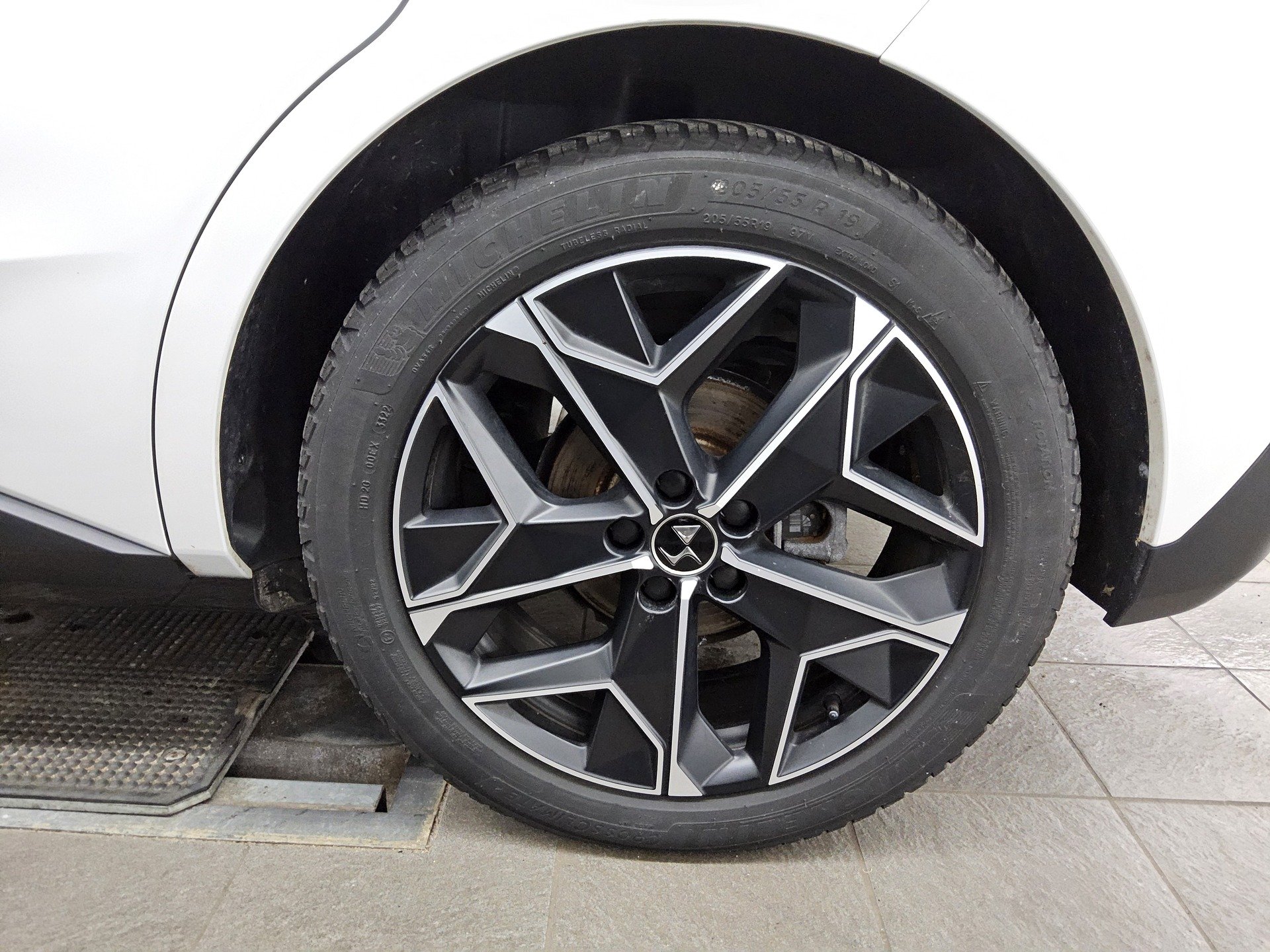 DS DS4 1.5 BlueHDI Cross Rivoli Navi LED HuD Focal 11