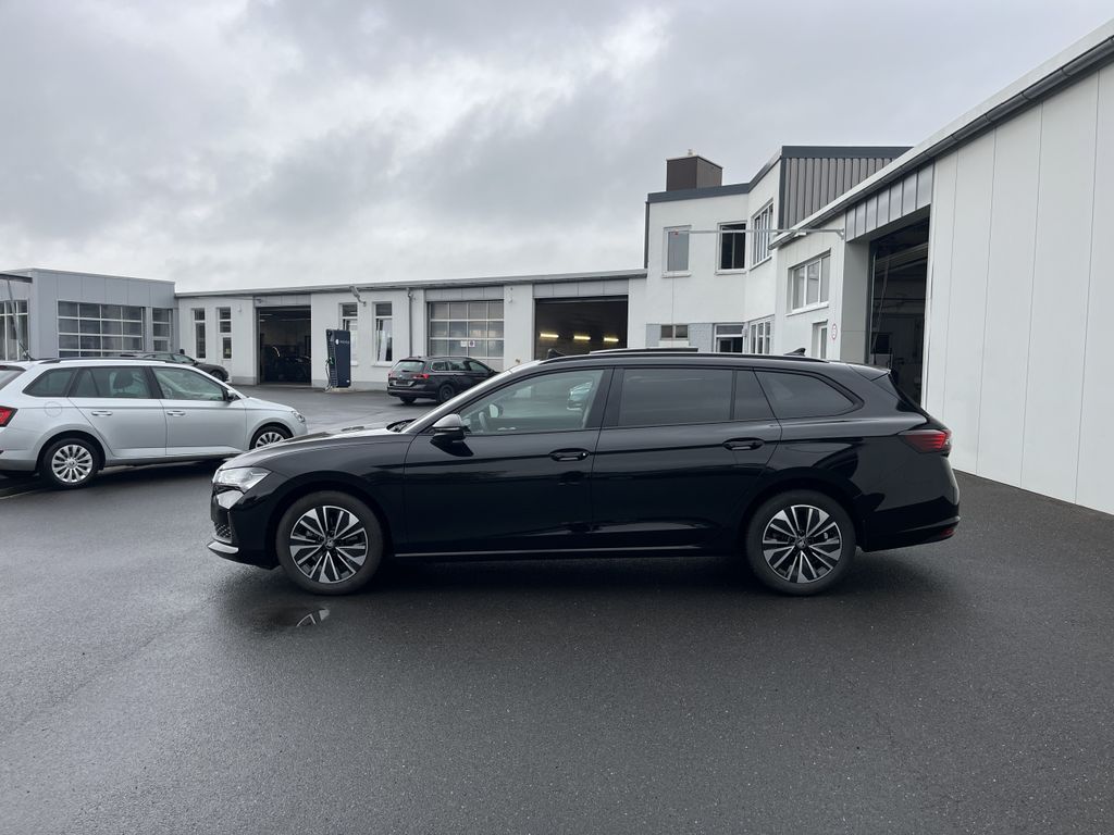 Skoda Superb Combi 2.0 TDI DSG Selection AHK PANO Head 3