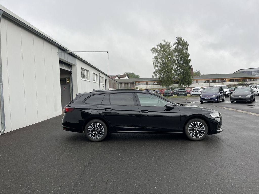 Skoda Superb Combi 2.0 TDI DSG Selection AHK PANO Head 6