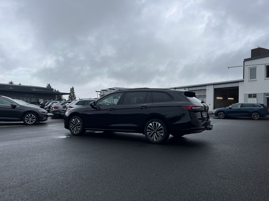 Skoda Superb Combi 2.0 TDI DSG Selection AHK PANO Head 10