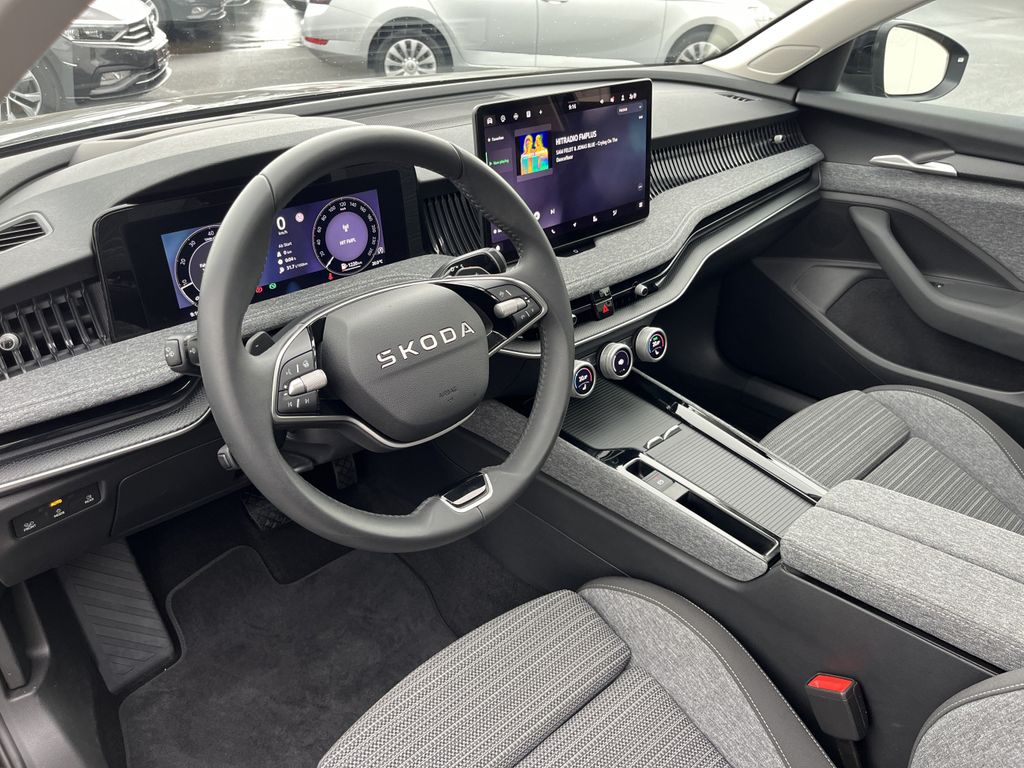 Skoda Superb Combi 2.0 TDI DSG Selection AHK PANO Head 12
