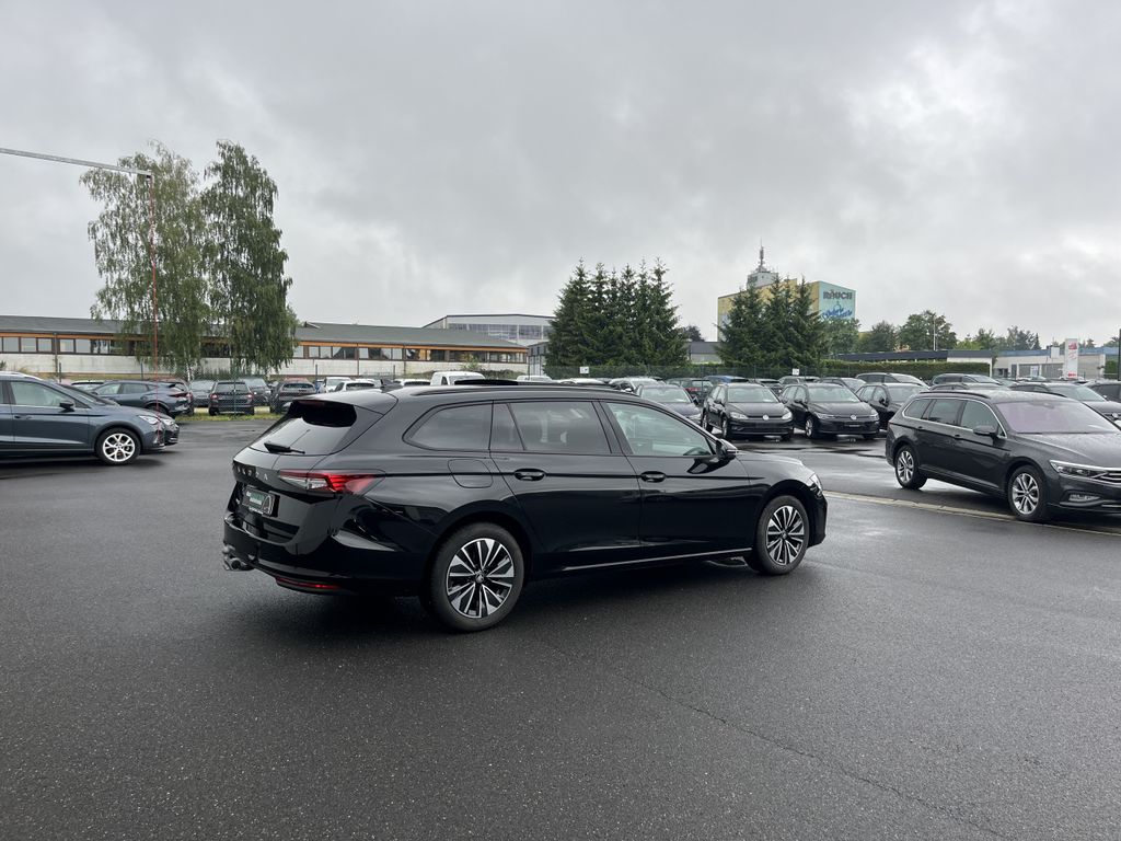 Skoda Superb Combi 2.0 TDI DSG Selection AHK PANO Head 8