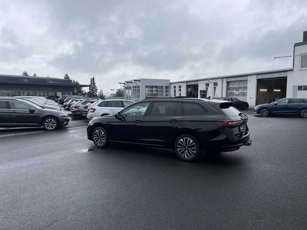 Skoda Superb Combi 2.0 TDI DSG Selection AHK PANO Head 11