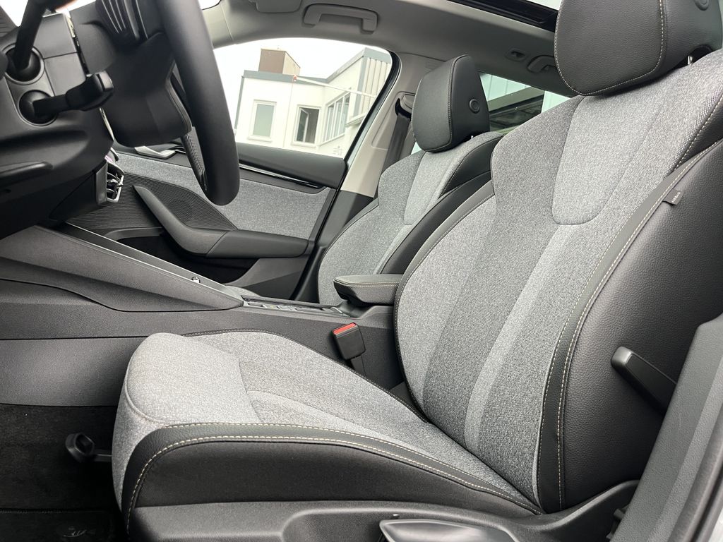 Skoda Octavia Combi 2.0 TDI DSG Blackline AHK PANO STH 13
