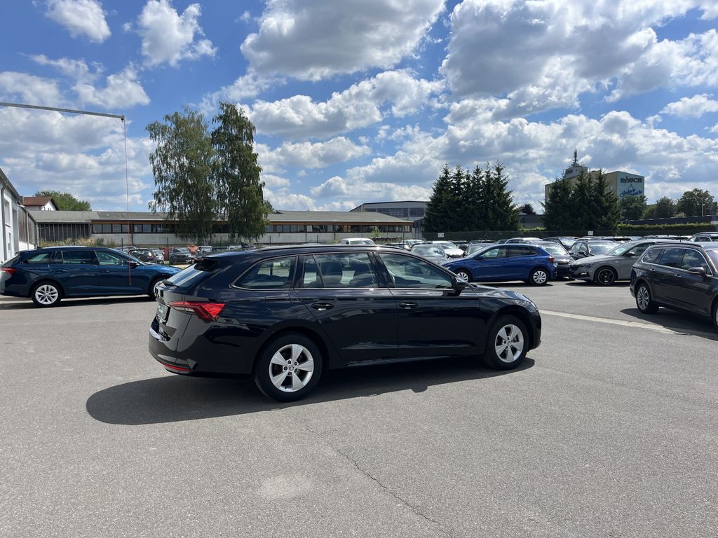 Skoda Octavia Combi 1.5 TSI DSG Blackline 8