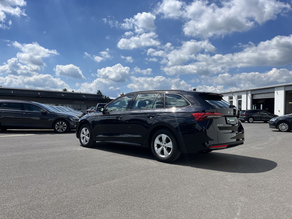 Skoda Octavia Combi 1.5 TSI DSG Blackline 10