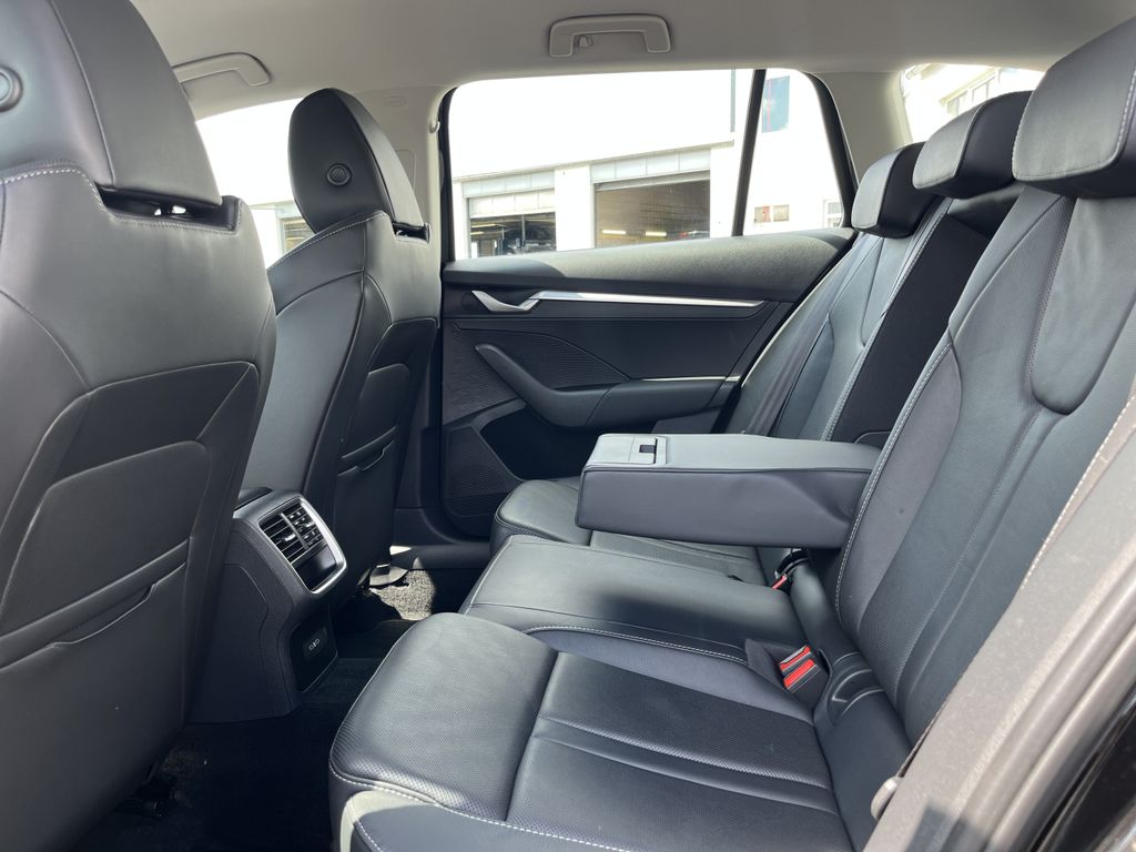 Skoda Octavia Combi 1.5 TSI DSG Blackline 17