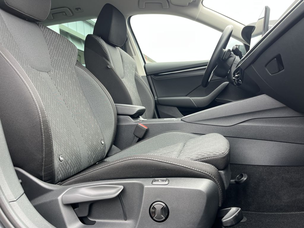 Skoda Octavia Combi 2.0 TDI DSG Blackline 15