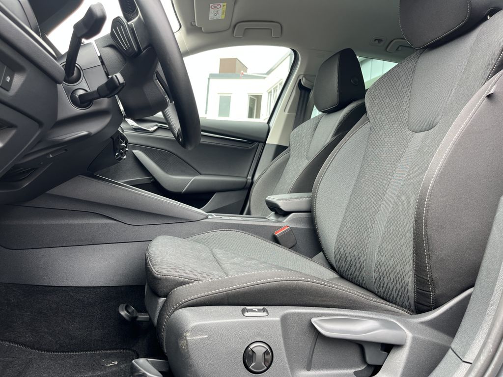 Skoda Octavia Combi 2.0 TDI DSG Blackline 13