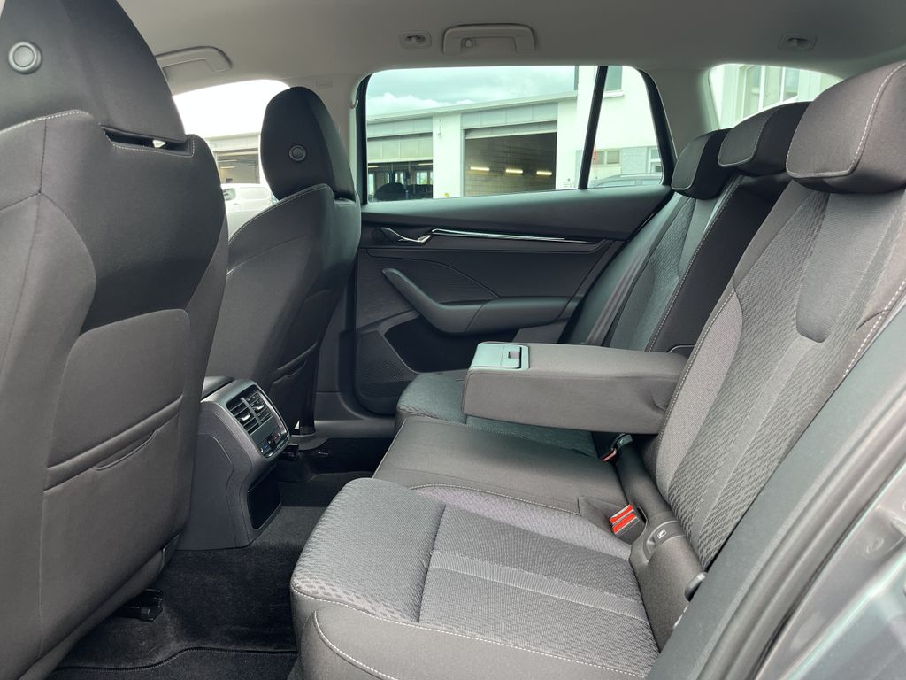 Skoda Octavia Combi 2.0 TDI DSG Blackline 17