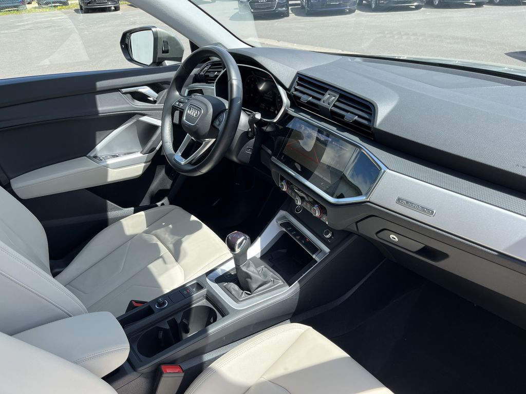 Audi Q3 35 2.0 TDI quattro S tronic AHK STHZ LEDER 36 14