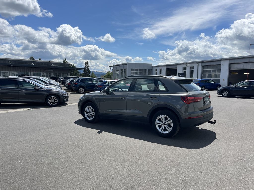 Audi Q3 35 2.0 TDI quattro S tronic AHK STHZ LEDER 36 11