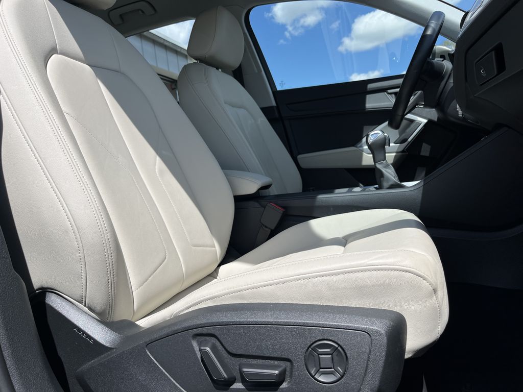 Audi Q3 35 2.0 TDI quattro S tronic AHK STHZ LEDER 36 15