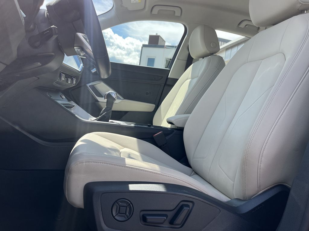 Audi Q3 35 2.0 TDI quattro S tronic AHK STHZ LEDER 36 13