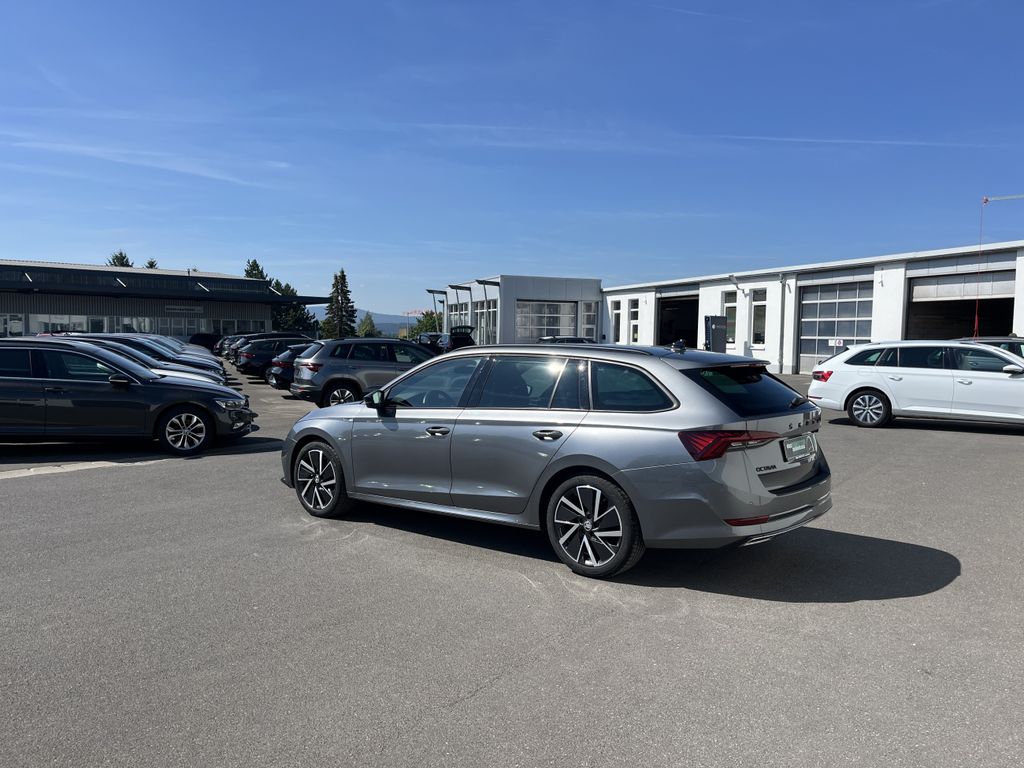 Skoda Octavia Combi 2.0 TDI DSG Sportline 11