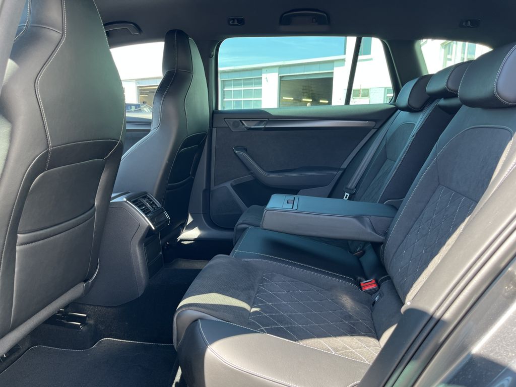 Skoda Superb Combi 2.0 TSI DSG Sportline 17