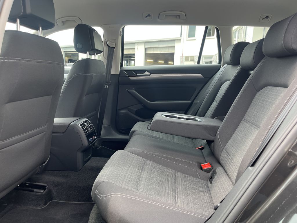 Volkswagen Passat Variant 2.0 TDI Business 17