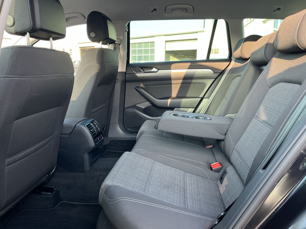 Volkswagen Passat Variant 2.0 TDI DSG Business 17