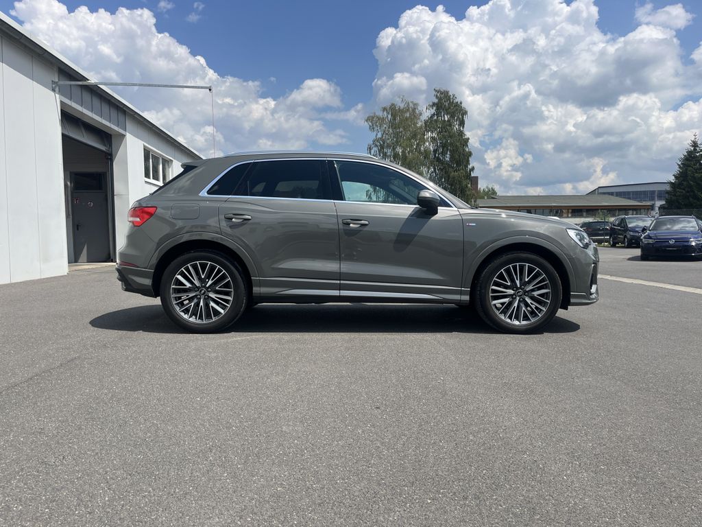 Audi Q3 35 1.5 TFSI S tronic S line 5
