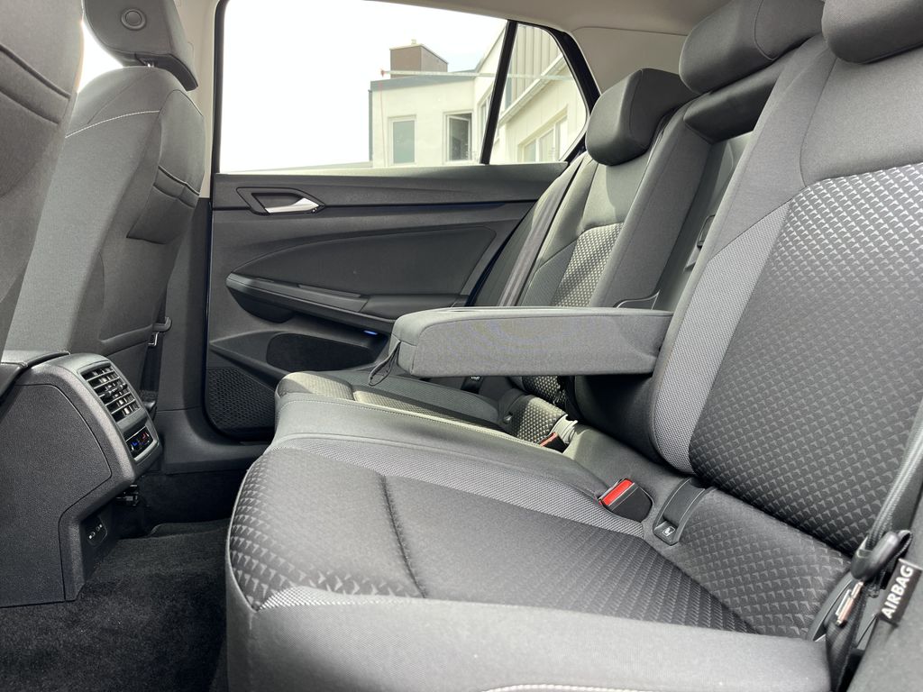 Volkswagen Golf 1.5 TSI ACTIVE 17