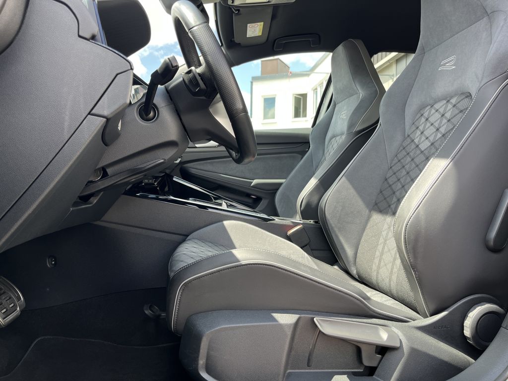 Volkswagen Golf 1.5 TSI DSG R-Line Black Style 11
