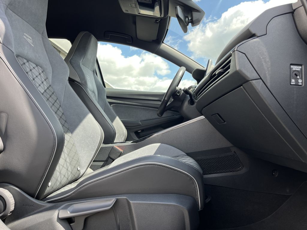 Volkswagen Golf 1.5 TSI DSG R-Line Black Style 13