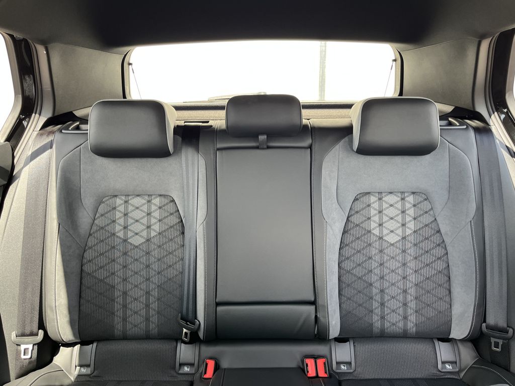 Volkswagen Golf 1.5 TSI DSG R-Line Black Style 16