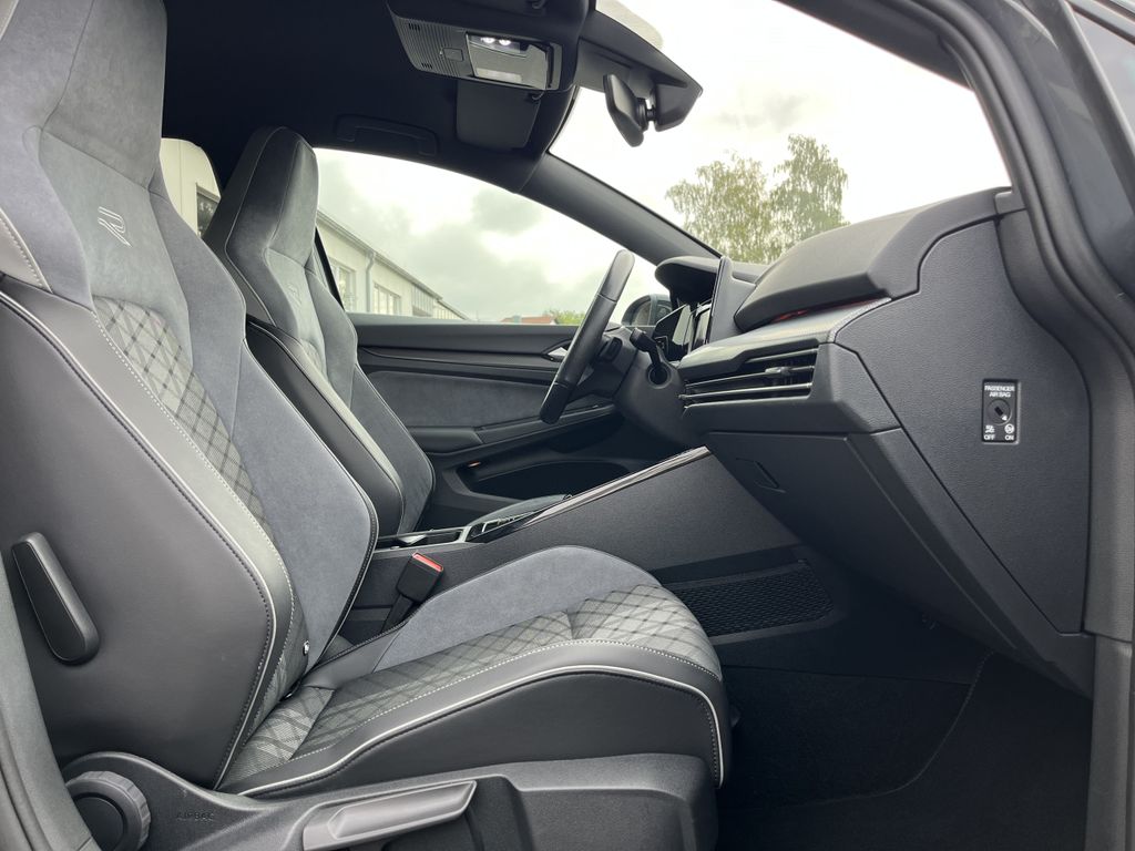 Volkswagen Golf 1.5 TSI DSG R-Line Blackline Style 15