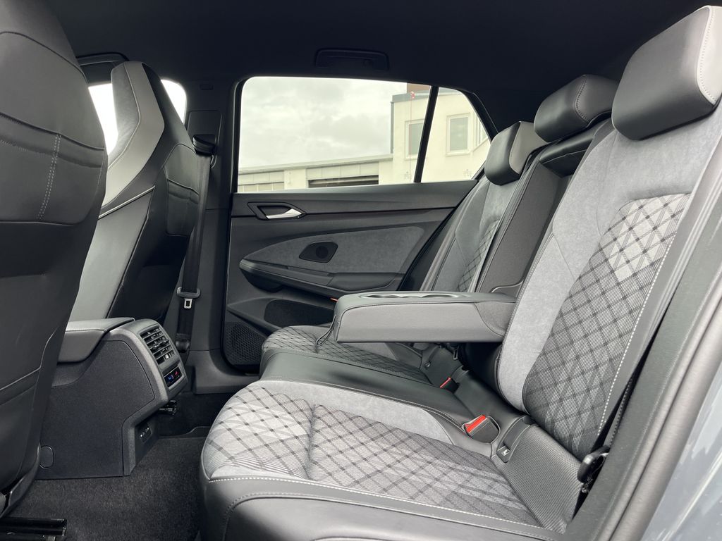 Volkswagen Golf 1.5 TSI DSG R-Line Blackline Style 17