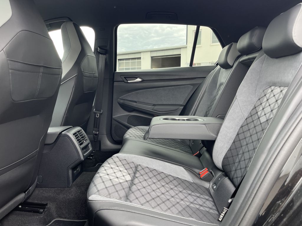 Volkswagen Golf 1.5 TSI DSG R-Line Blackline Style 17
