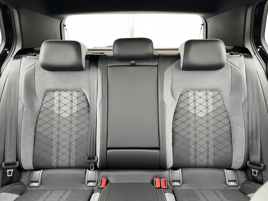 Volkswagen Golf 1.5 TSI DSG R-Line Blackline Style 18