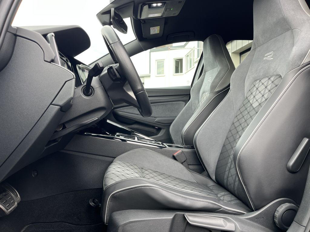 Volkswagen Golf 1.5 TSI DSG R-Line Blackline Style 13