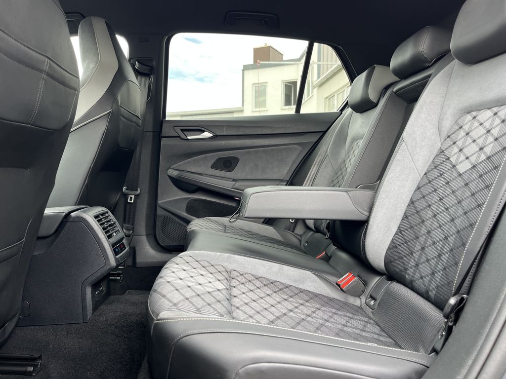 Volkswagen Golf 1.5 TSI DSG R-Line Blackline Style 17