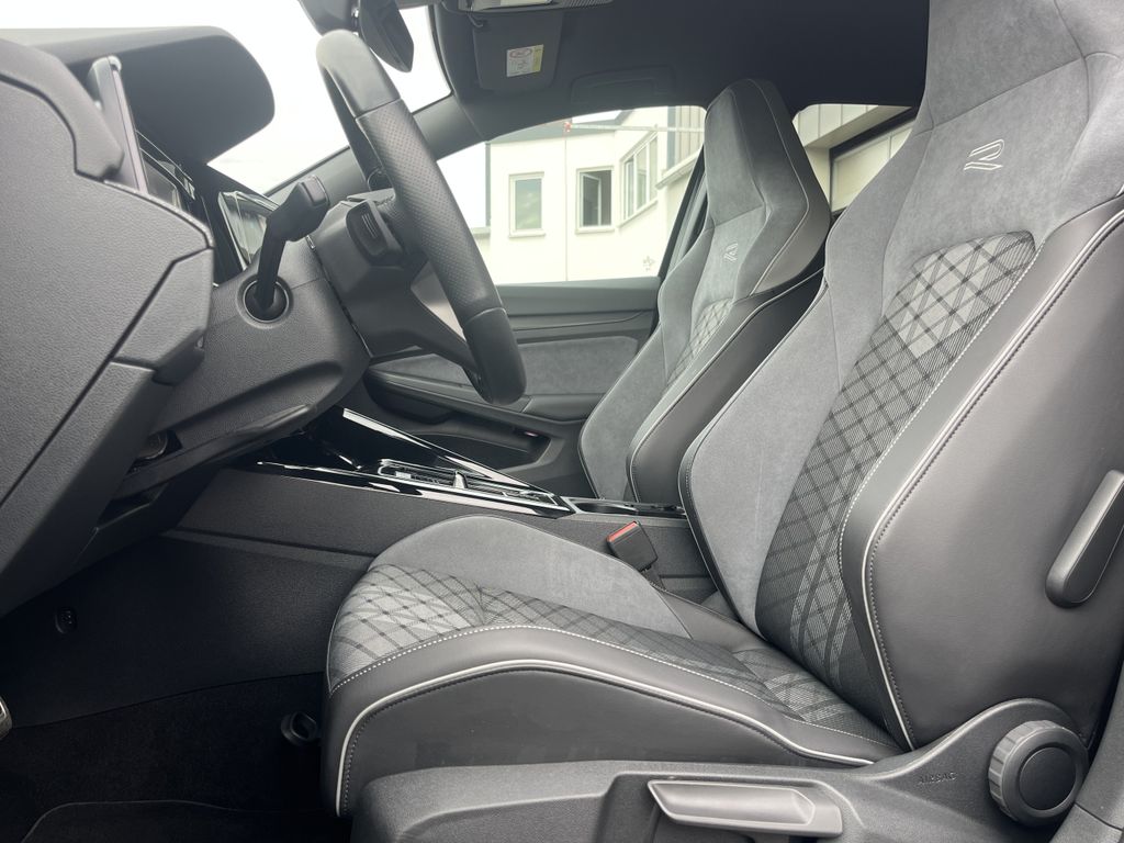 Volkswagen Golf 1.5 TSI DSG R-Line Blackline Style 13