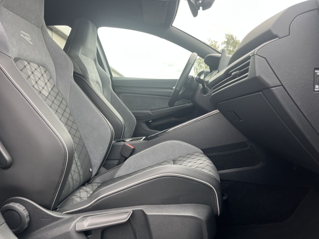 Volkswagen Golf 1.5 TSI DSG R-Line Blackline Style 15