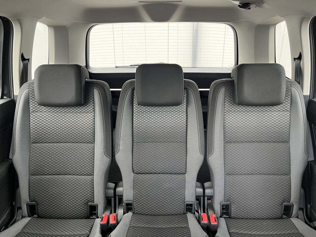 Volkswagen Touran 2.0 TDI ACTIVE 18