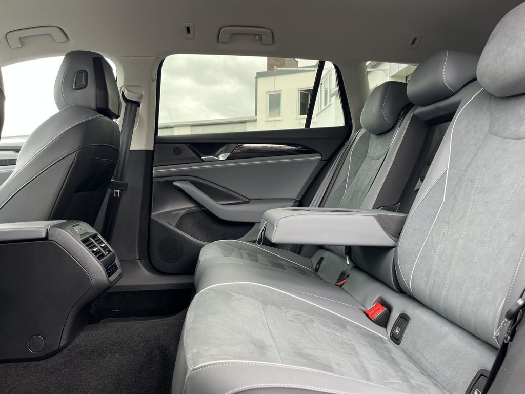 Volkswagen Passat Variant 2.0 TDI DSG Business 17