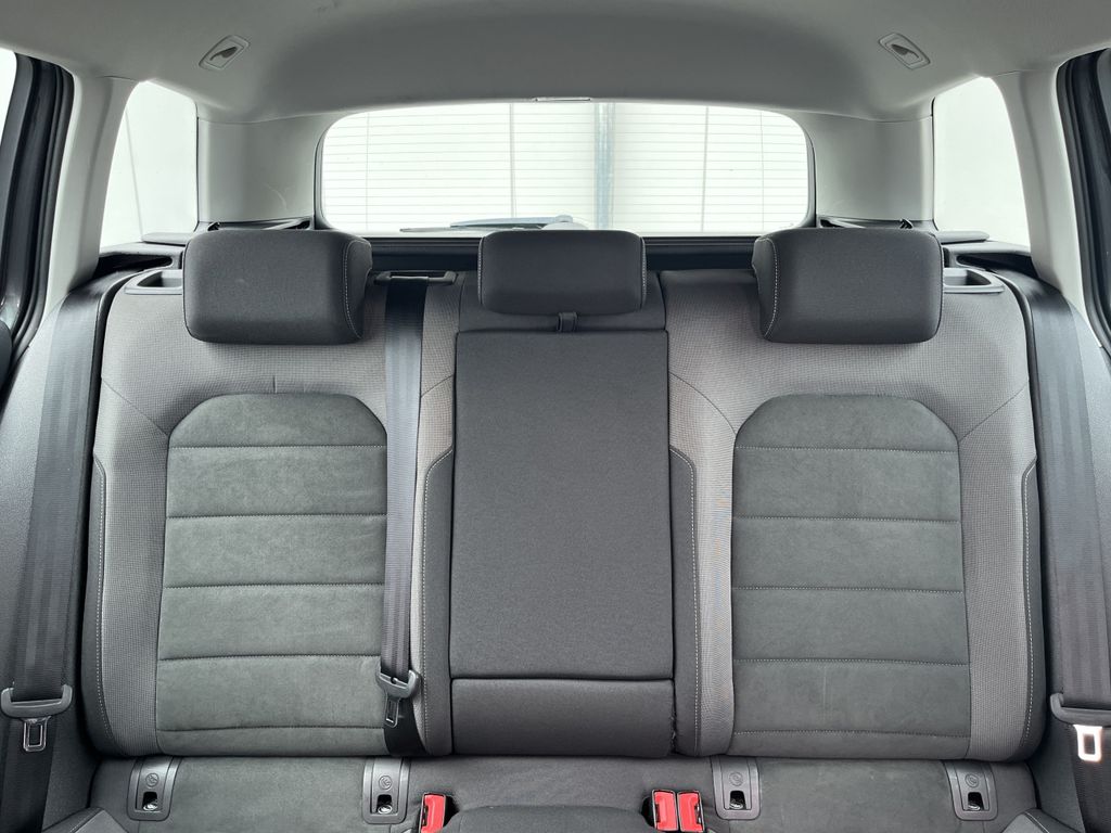 Volkswagen Golf Variant 2.0 TDI DSG R-Line 18