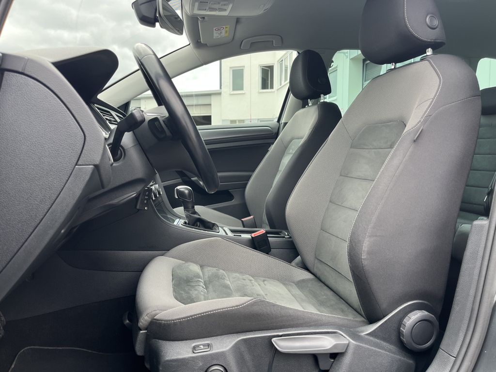 Volkswagen Golf Variant 2.0 TDI DSG R-Line 13