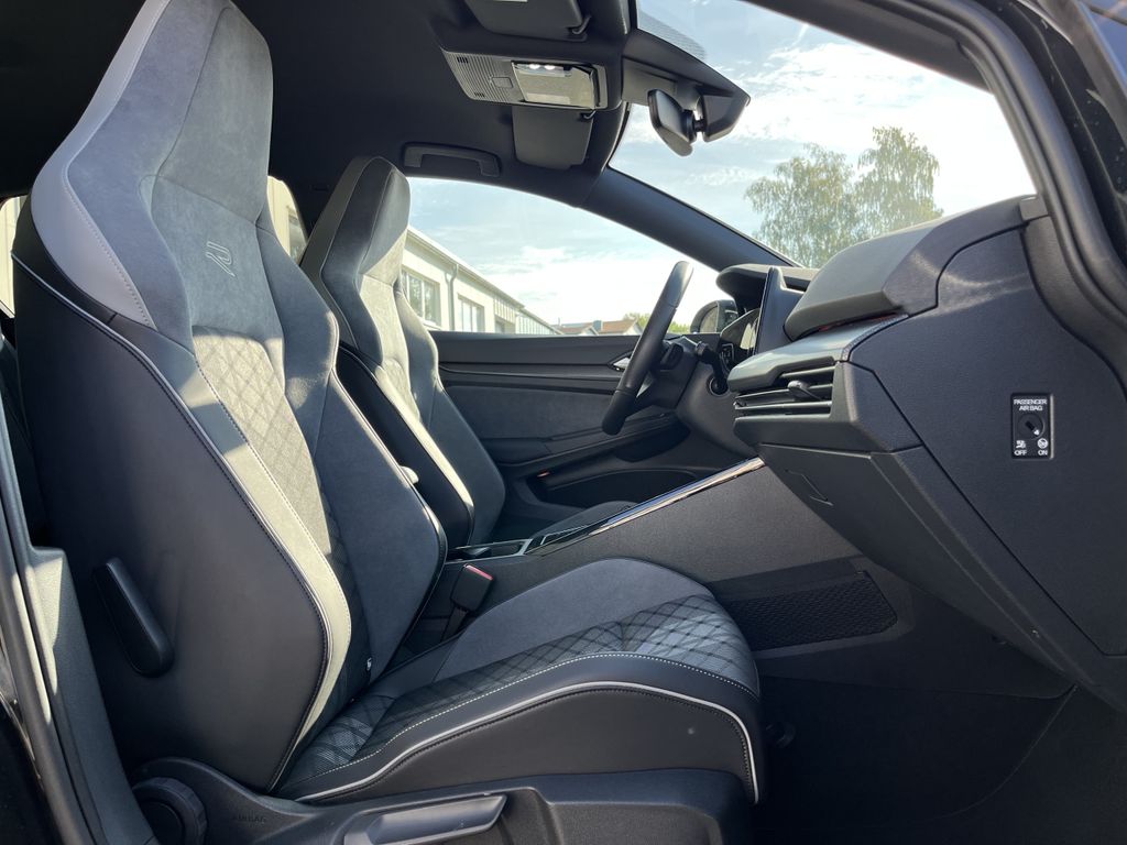 Volkswagen Golf 1.5 TSI DSG R-Line Black Style 15