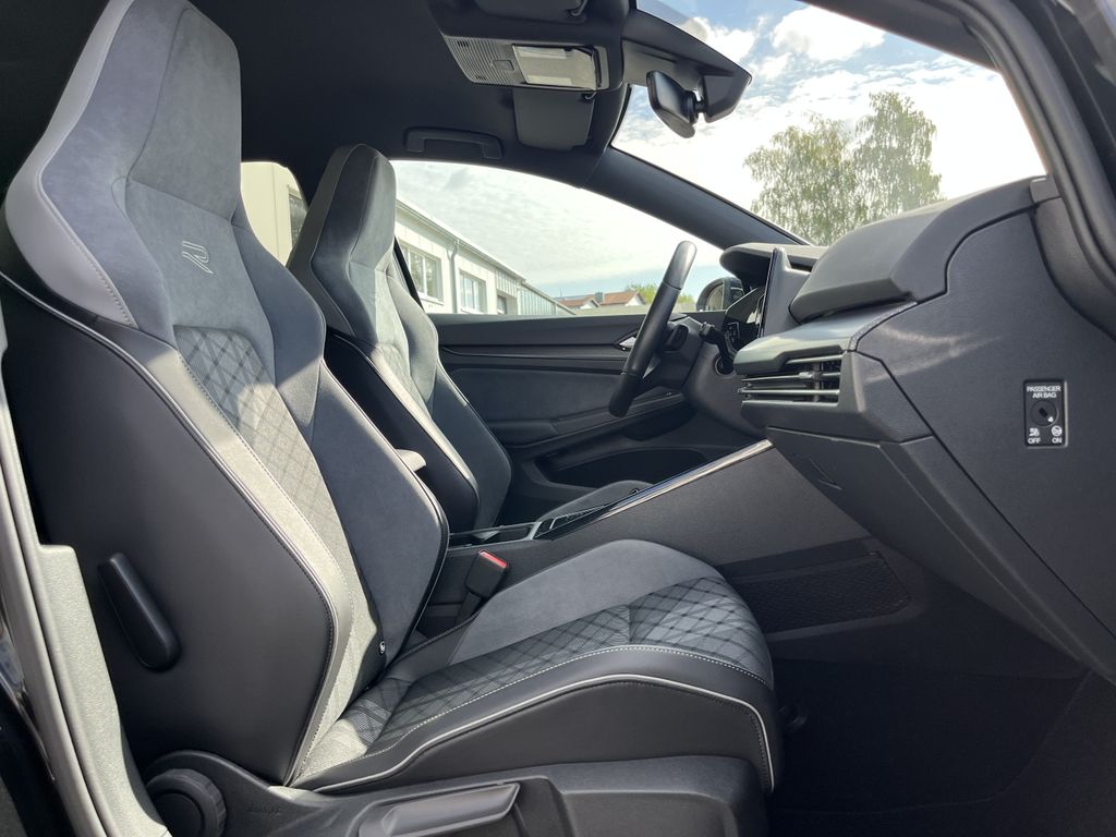 Volkswagen Golf 1.5 TSI DSG R-Line Black Style 15