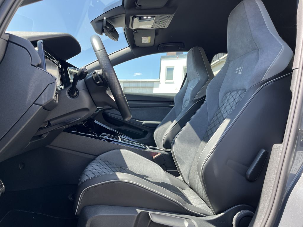 Volkswagen Golf 1.5 TSI DSG R-Line 13