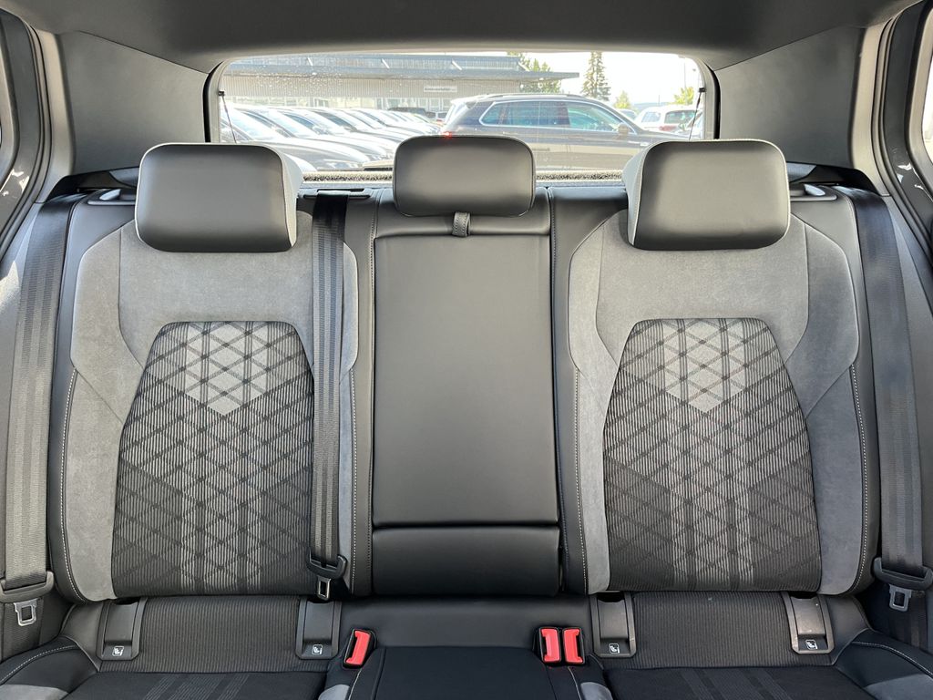 Volkswagen Golf 1.5 TSI DSG R-Line 18