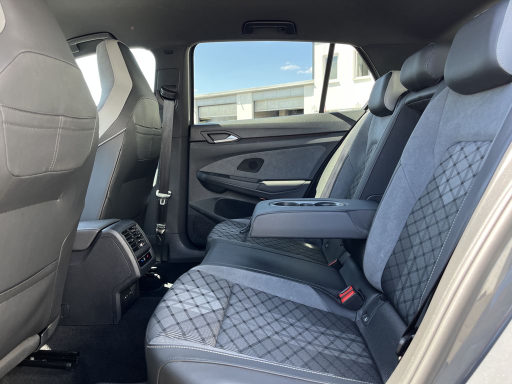 Volkswagen Golf 1.5 TSI DSG R-Line 17