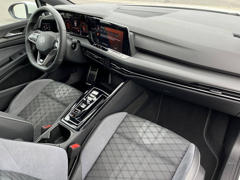 Volkswagen Golf 1.5 TSI DSG R-Line 13