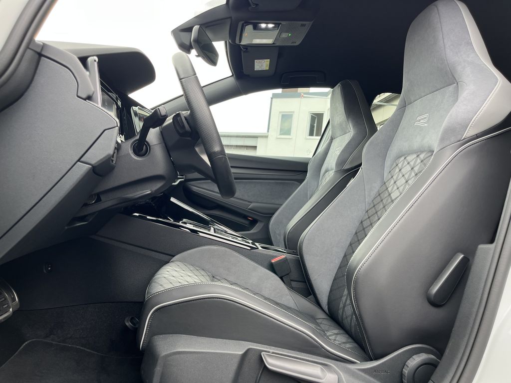 Volkswagen Golf 1.5 TSI DSG R-Line 12