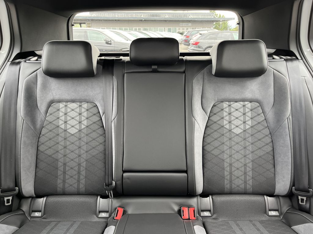 Volkswagen Golf 1.5 TSI DSG R-Line 17
