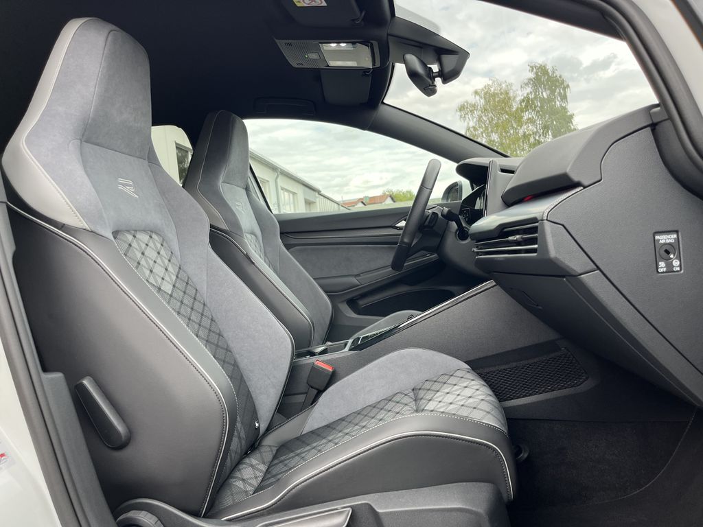 Volkswagen Golf 1.5 TSI DSG R-Line 14