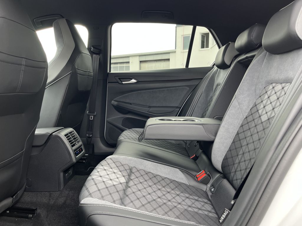 Volkswagen Golf 1.5 TSI DSG R-Line 16