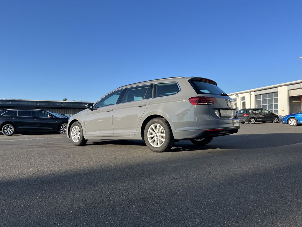 Volkswagen Passat Variant 2.0 TDI DSG Business 10